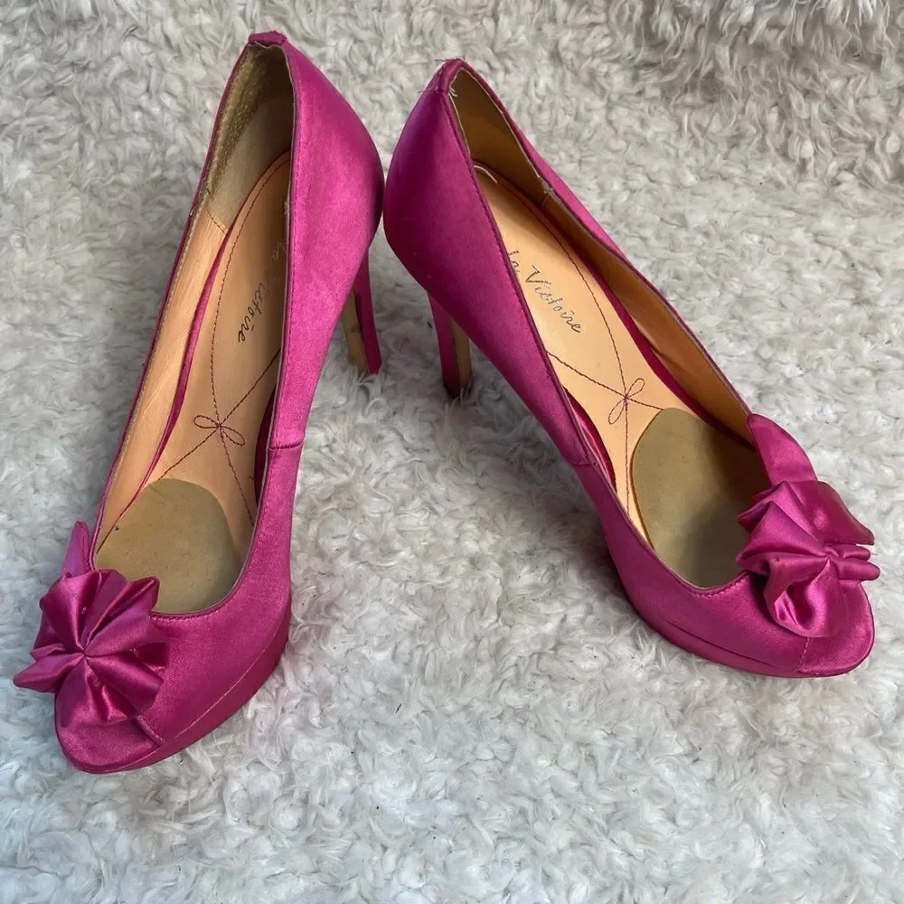 Pour La Victoire Satin Hot pink slip on platform heels peep toe SZ9.5